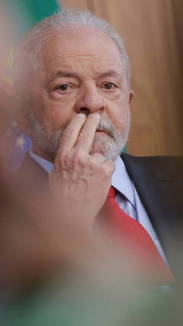 2. Deputado protocola pedido de impeachment de Lula