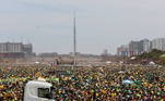 Manifestantes também estavam vestidos de verde e amarelo durante o protesto pró-governo na capital federal