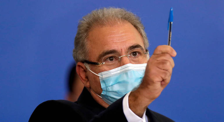 Marcelo Queiroga anunciou novo contrato. Meta é de vacinar toda a população até dezembro
