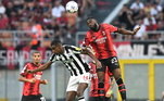 Mais cedo, Milan e Newcastle empataram sem gols em jogo movimentado no San Siro, na Itália. Os donos da casa pressionaram até o fim, mas não conseguiram traduzir as chances em gols