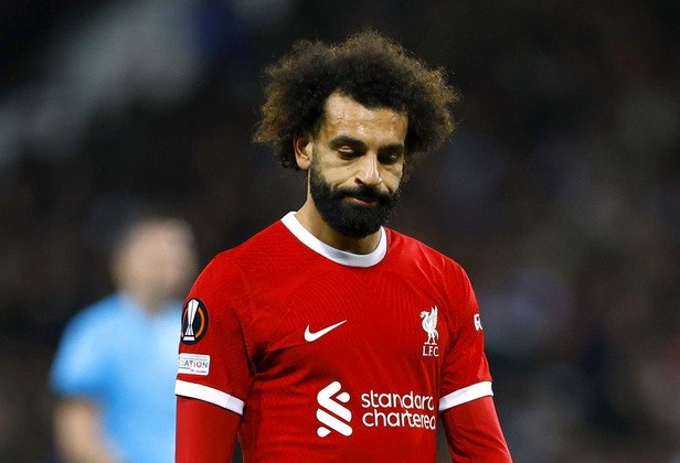 SalahTer o atacante egípcio na Arábia Saudita é um desejo antigo dos clubes do país. Em setembro, o Liverpool recusou a oferta de 100 milhões de libras (R$ 600 milhões) para Salah defender o Al-Ittihad. No entanto, jornais ingleses acreditam na insistência saudita 
