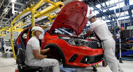 Indústria sofre com a falta de insumos para produção