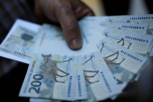200 reais note are seen after Brazil's Central Bank issues the new note in Brasilia, Brazil September 2, 2020. REUTERS/Adriano Machado