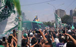 Soccer Football - Copa Libertadores - Palmeiras depart for Uruguay ahead of the Copa Libertadores final - Academia de Futebol Palmeiras Training Centre, Sao Paulo, Brazil - November 24, 2021 Fans react as the Palmeiras bus departs ahead of the final REUTERS/Amanda Perobelli