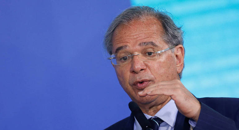 Paulo Guedes defende a desvalorização e isso provocou a alta de inflação