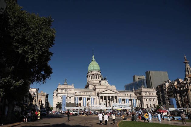 A data da posse de Milei marca os 40 anos da última ditadura militar na Argentina, que começou em 1976 e terminou com a posse do presidente Raúl Alfonsín, em 10 de dezembro de 1983