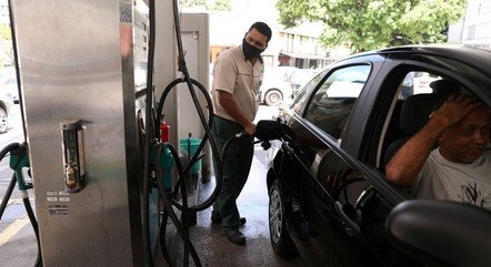 Gasolina ficou mais cara em todos os estados do Brasil