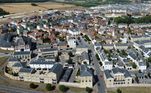 Você já ouviu falar de Poundbury? Construída no Ducado da Cornualha, no sul do Reino Unido, em 1993, a cidade 'criada' pelo rei Charles 3º é uma é uma comunidade com cerca de 4.600 residentes, a apenas alguns quilômetros do mar