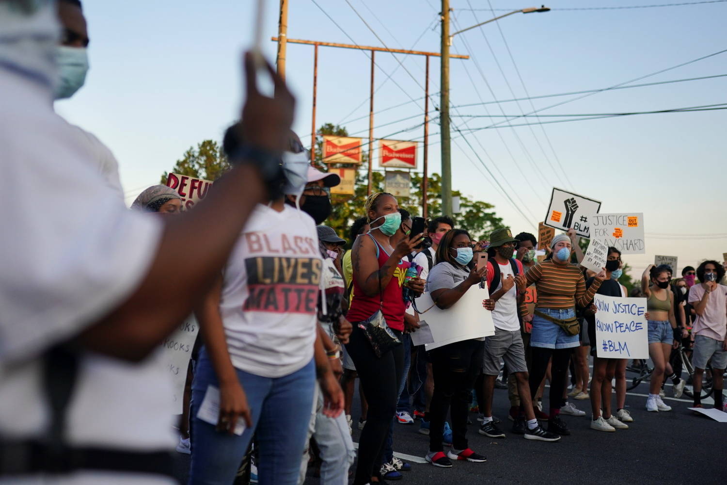 População foi às ruas após a morte de mais um negro pela polícia em Atlanta