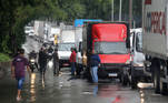 Truck owners block the Marginal do Tiete expressway as they take part in a protest against the Sao Paulo state government, following further restrictions to curb the spread of coronavirus disease (COVID-19), in Sao Paulo, Brazil March 5, 2021. REUTERS/Carla Carniel