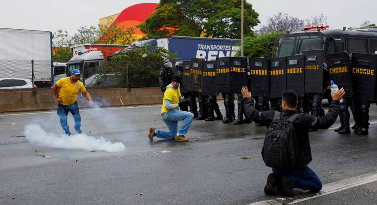 Protestos atrapalham tráfego de veículos pelo país desde a semana passada