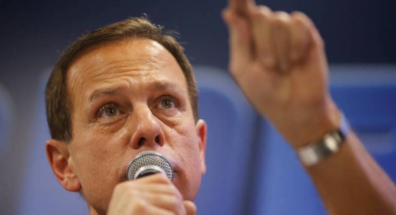 'Chegada da variante Ômicron da Covid-19 exige cautela', afirma João Doria