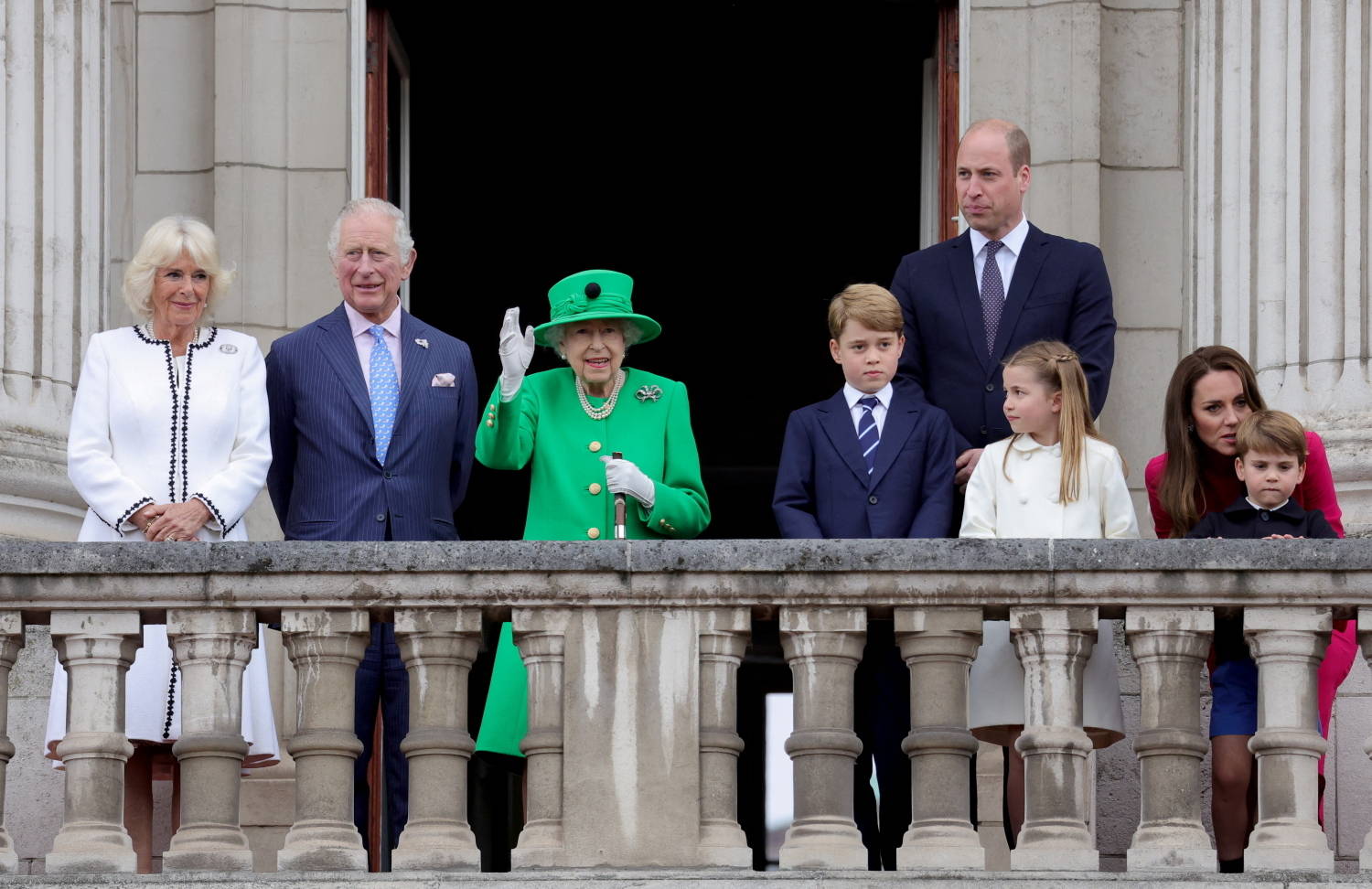 Rainha Elizabeth tirou uma foto com duas pessoinhas especiais, diz site -  Estrelando