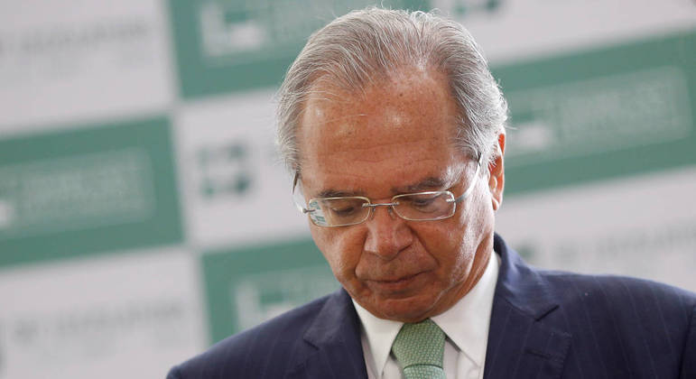 Paulo Guedes concede entrevista após entrega da proposta da reforma tributária ao Congresso