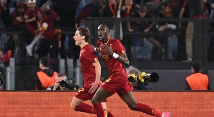Bove comemora gol que deu vitória para a Roma
