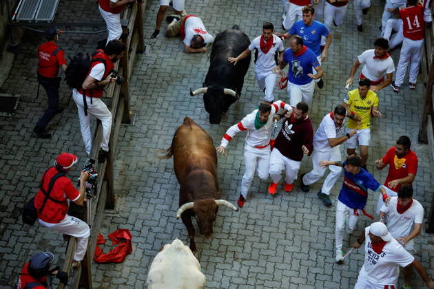 Seis pessoas ficam feridas na primeira corrida de touros do festival de San  Fermin, na Espanha