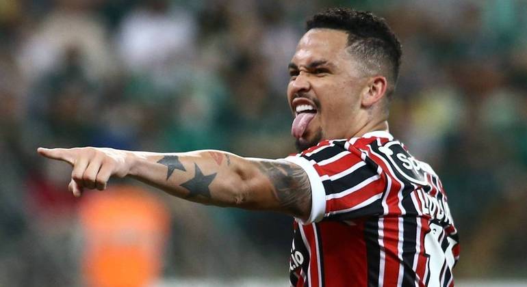 Luciano fez o segundo gol do São Paulo contra o Palmeiras