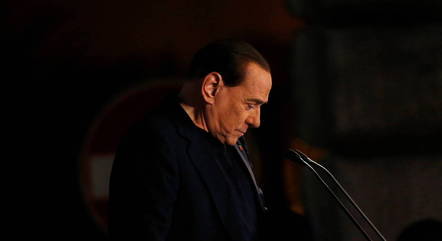 Silvio Berlusconi estava internado em Milão