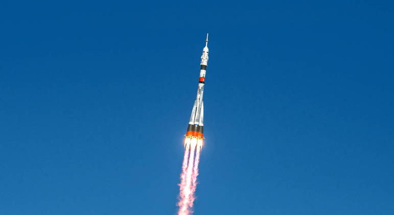 Soyuz MS-17, nave espacial russa,
 indo em direção à Estação Espacial Internacional, em outubro de 2020.