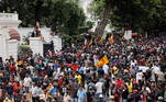 A multidão cobra a renúncia de Rajapaksa