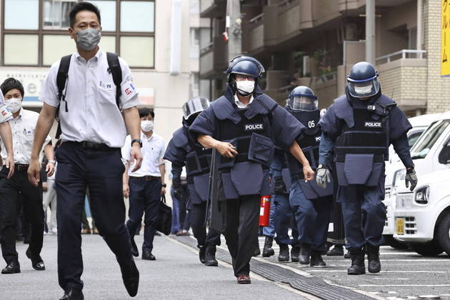 O crime chocou o Japão, uma vez que o país tem um baixo nível de violência e leis muito duras contra a posse de armas