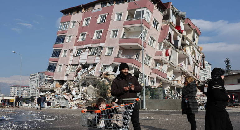 Terremoto deixou rastro de destruição, morte e desespero na Turquia e na Síria