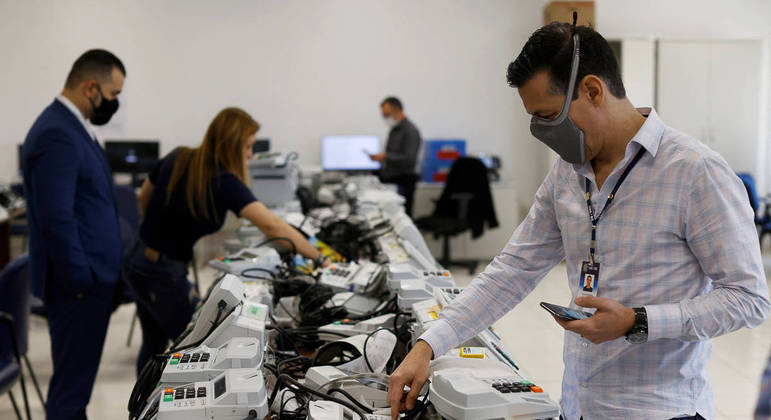 Teste de segurança das urnas eletrônicas  que serão usadas nas eleições em outubro