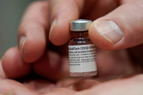 Vacina da Pfizer começará a ser usada em breve na Europa