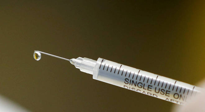 Anvisa já autorizou testes de quatro vacinas contra a covid-19 no país 