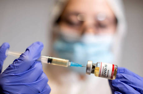 "Vacina não é para se testar", afirma Antônio Macedo