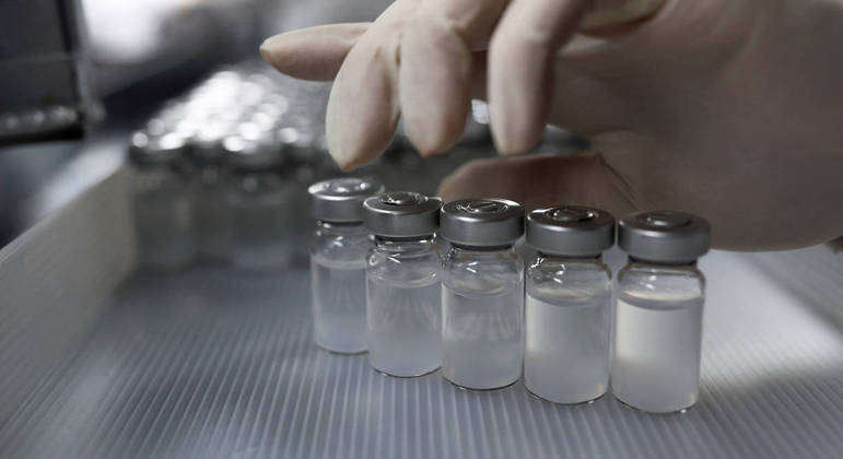 Butantan e Fiocruz fizeram pedido de uso emergencial de vacinas à Anvisa