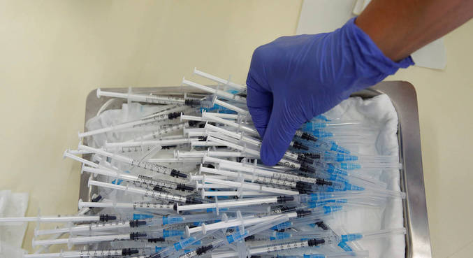 A vacina da Pfizer está sendo aplicada no Brasil, com intervalo de 3 meses