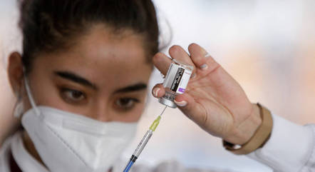 Ministério da Saúde relata casos de trombose após uso de vacinas de adenovírus desde 2021