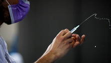 Médico é acusado de tomar 2 doses de vacina contra covid-19 em 4 dias 
