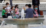 Children attend an open air lesson around the Barcaccia fountain at the Spanish square, as local authorities in the Italian capital Rome order face coverings to be worn at all times out of doors in an effort to counter rising coronavirus disease (COVID-19) infections, in Rome, Italy October 6, 2020. REUTERS/Remo Casilli