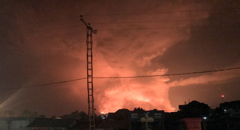 Vulcanologista avistou fontes de lava expelidas pelo Monte Nyiragongo