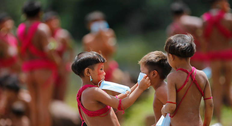 Crianças indígenas do território ianomâmi, em Roraima