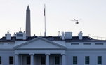Ao deixar a Casa Branca, Trump e Melania pegaram um helicóptero e deram uma última volta por Washington antes de chegar a base militar