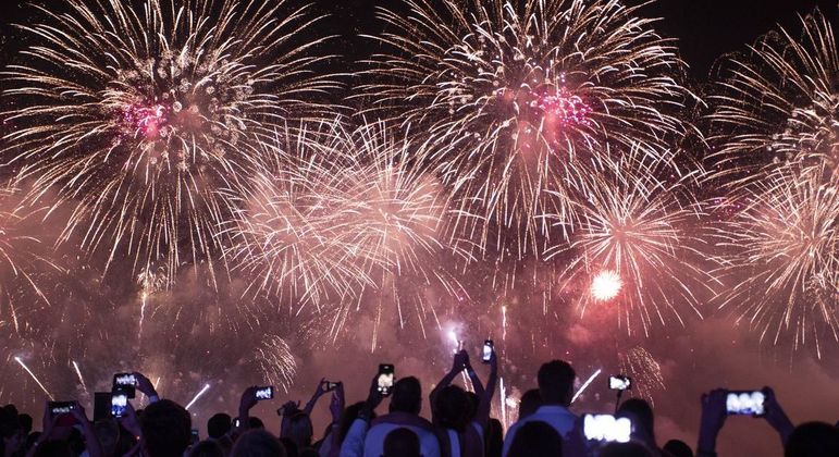 Mesmo com números da pandemia em queda, Fiocruz pede cuidados nas festas do fim de ano