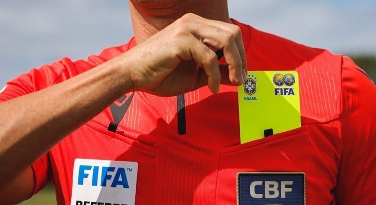 Revelado salário dos árbitros Fifa no Brasil 2
