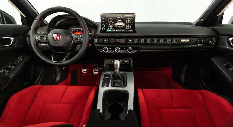 Interior do novo Honda Civic Type R 2023 traz acabamento em preto e vermelho
