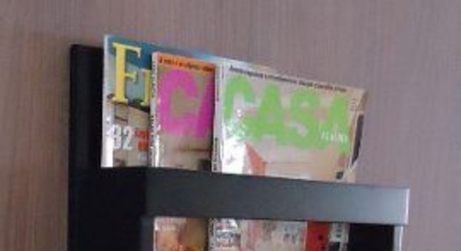 revisteiro - revisteiro de madeira preta 