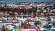 Islândia se livra do coronavírus, vai às urnas e vê turistas voltarem