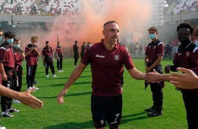 Ribéry (meia-atacante — francês — 38 anos): foi oferecido ao Ceará, segundo o presidente do clube, e está no Salernitana, da Itália.