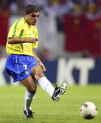 Ricardinho: o meia que chegou a ser titular da Seleção Brasileira na campanha hoje tem 46 anos e é comentarista do Grupo Globo. 