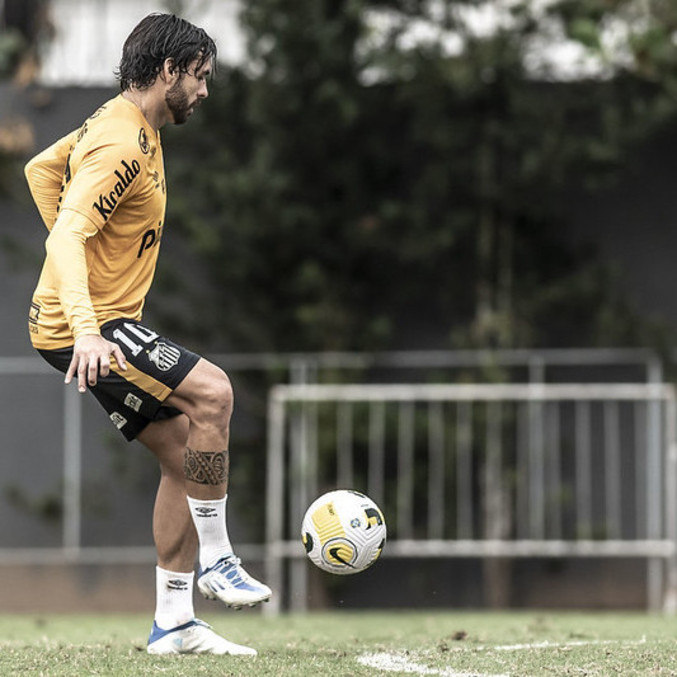 Goulart em treino na terça-feira: jejum de gols pelo Peixe desafia o camisa 10