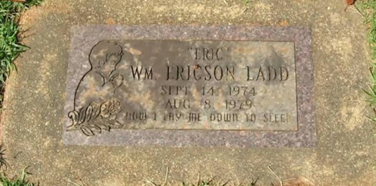 Ricardo havia assumido a identidade de William Ericson Ladd, que morreu aos 4 anos, num acidente de carro em 8/8/1979. 