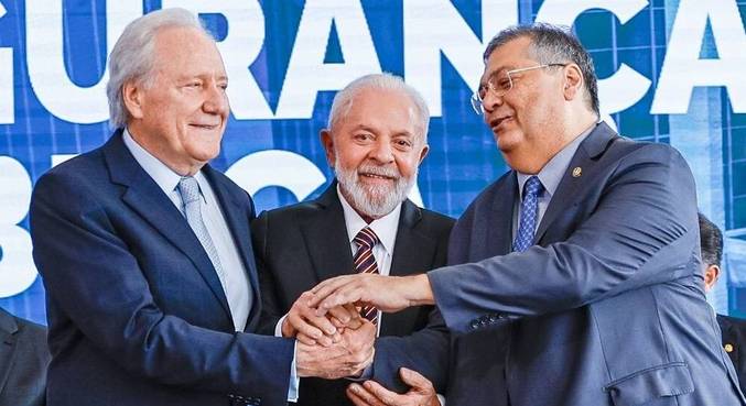 Crime organizado é 'multinacional com muito poder', diz Lula
