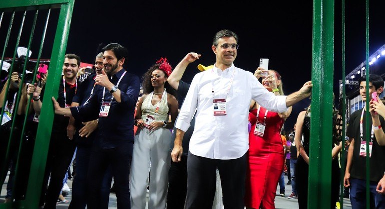 Prefeito e governador de SP abrem portões para início do Carnaval 2022