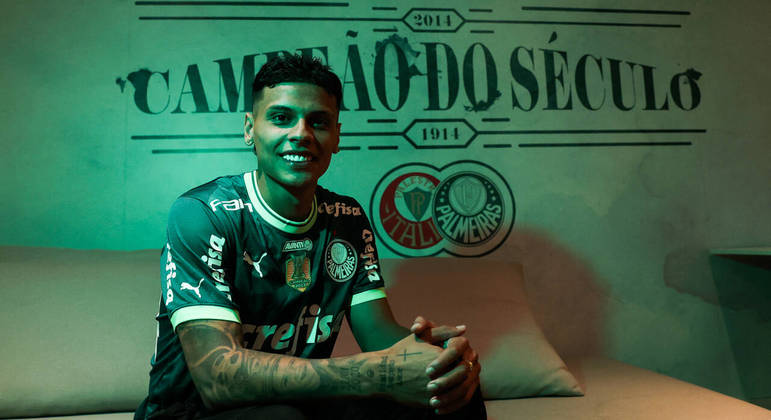 Richard Ríos com a camisa do Palmeiras